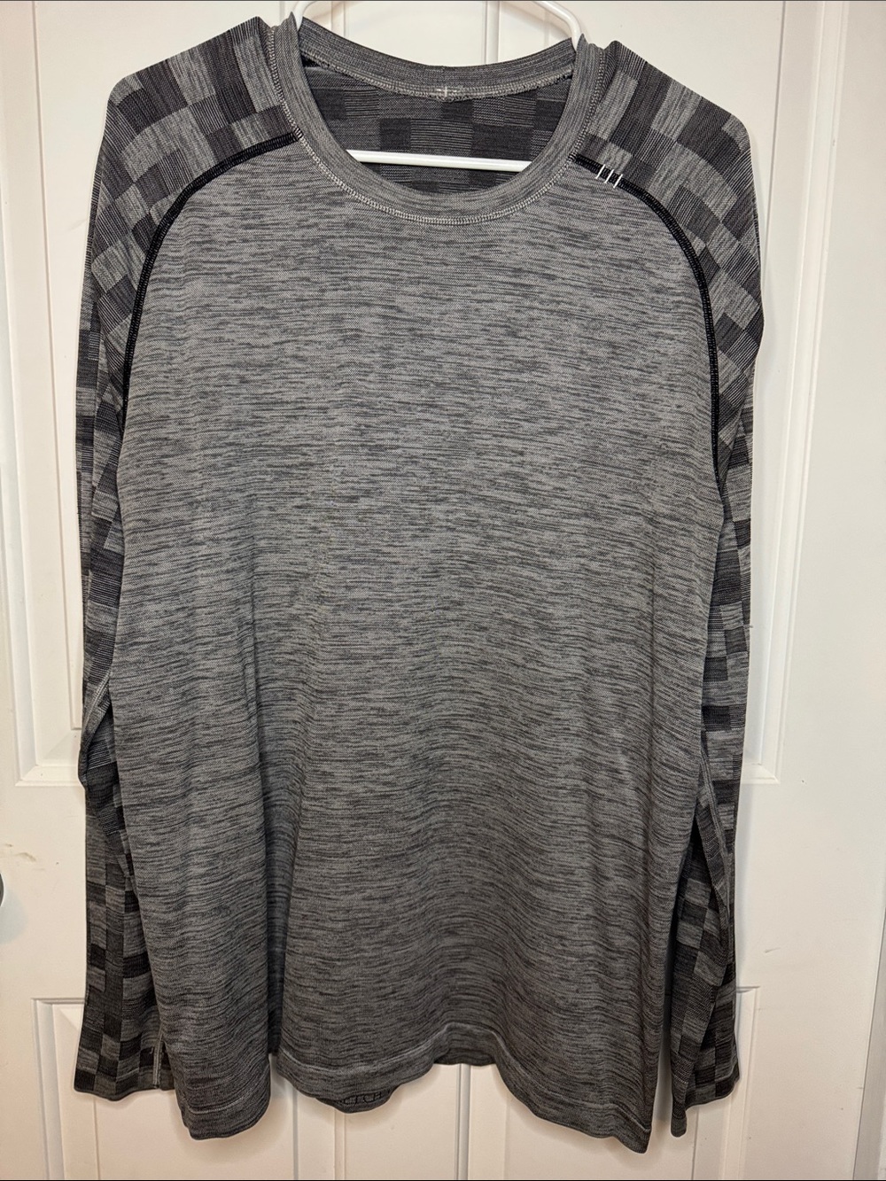 Men's Long-Sleeve Crewneck Shirt - Gray